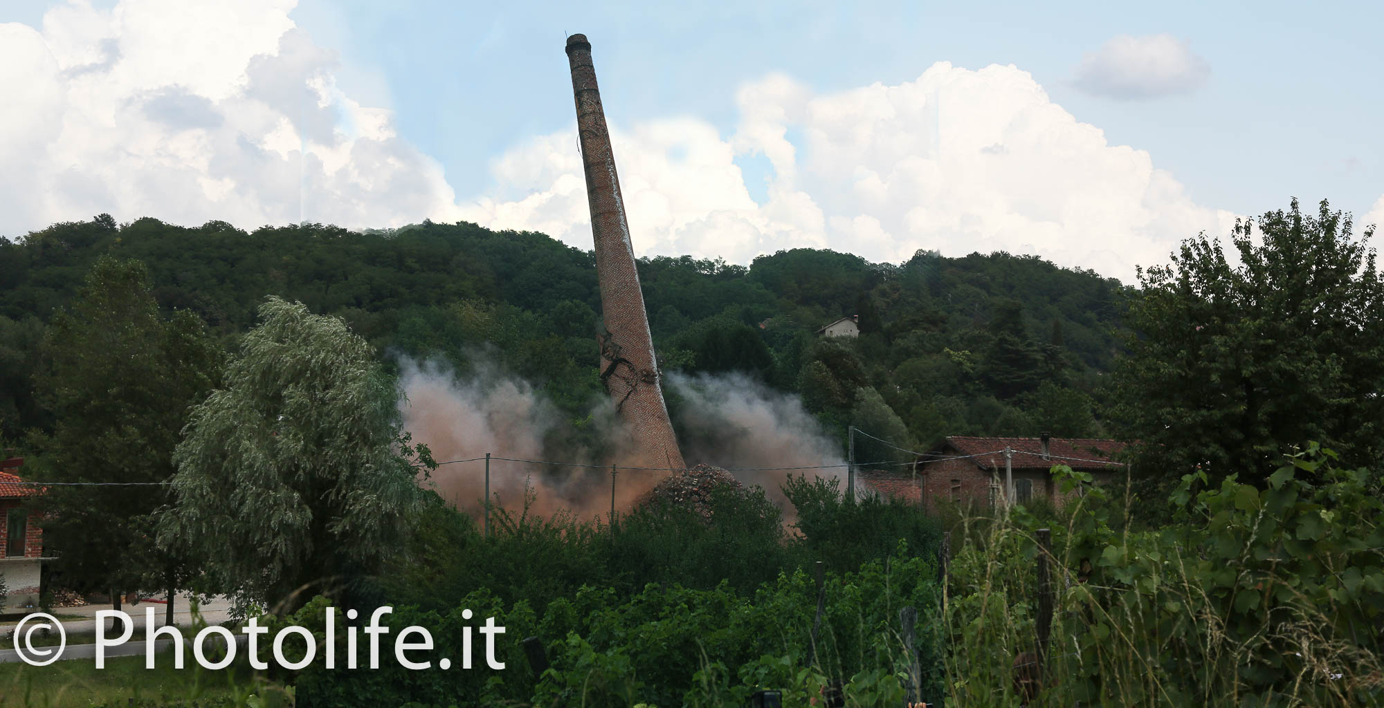 abbattimento ciminiera di Rubignacco