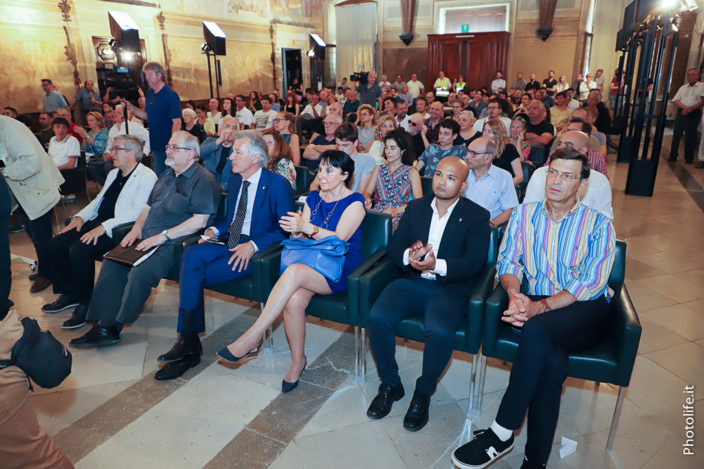 Grande interesse ha destato la presentazione dell'editore Franz presso il Castello di Udine nel salone del Parlamento 